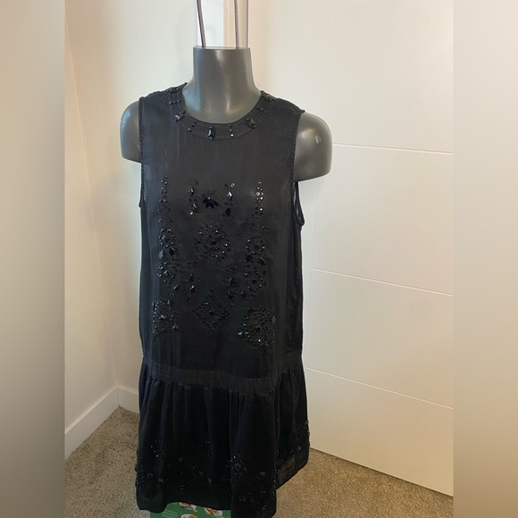 Joe Fresh Dresses & Skirts - 🌞 Sale 3 for $15
Joe Fresh midi/ woman’s / S with decorative jewels